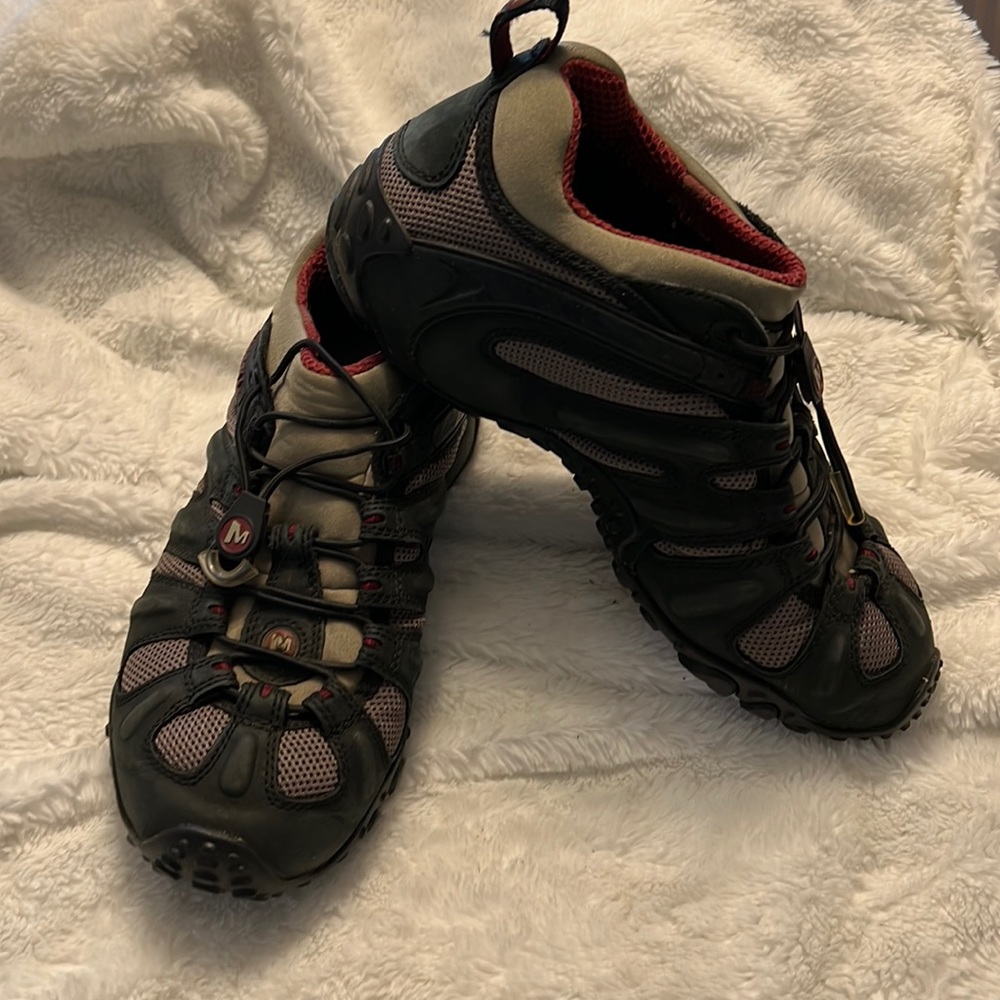 Merrill mens chameleon hiking shoes.
